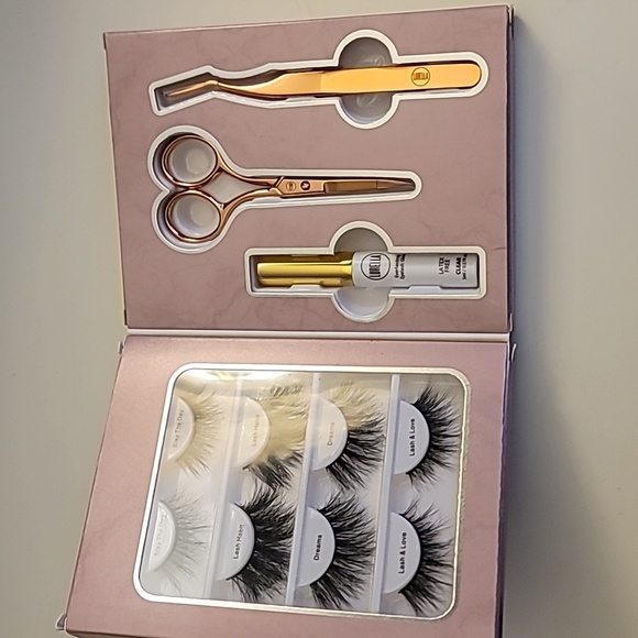 Mustbecindy x Lurella Cosmetics Lash Book - Picture 2 of 4